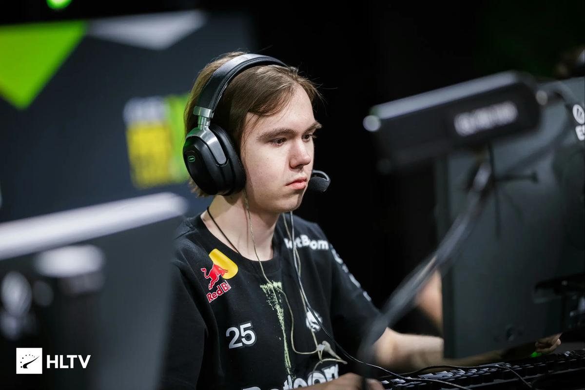 想教YIKE玩？Kanavi看完比赛后操刀大卑 目前打出1-7的战绩